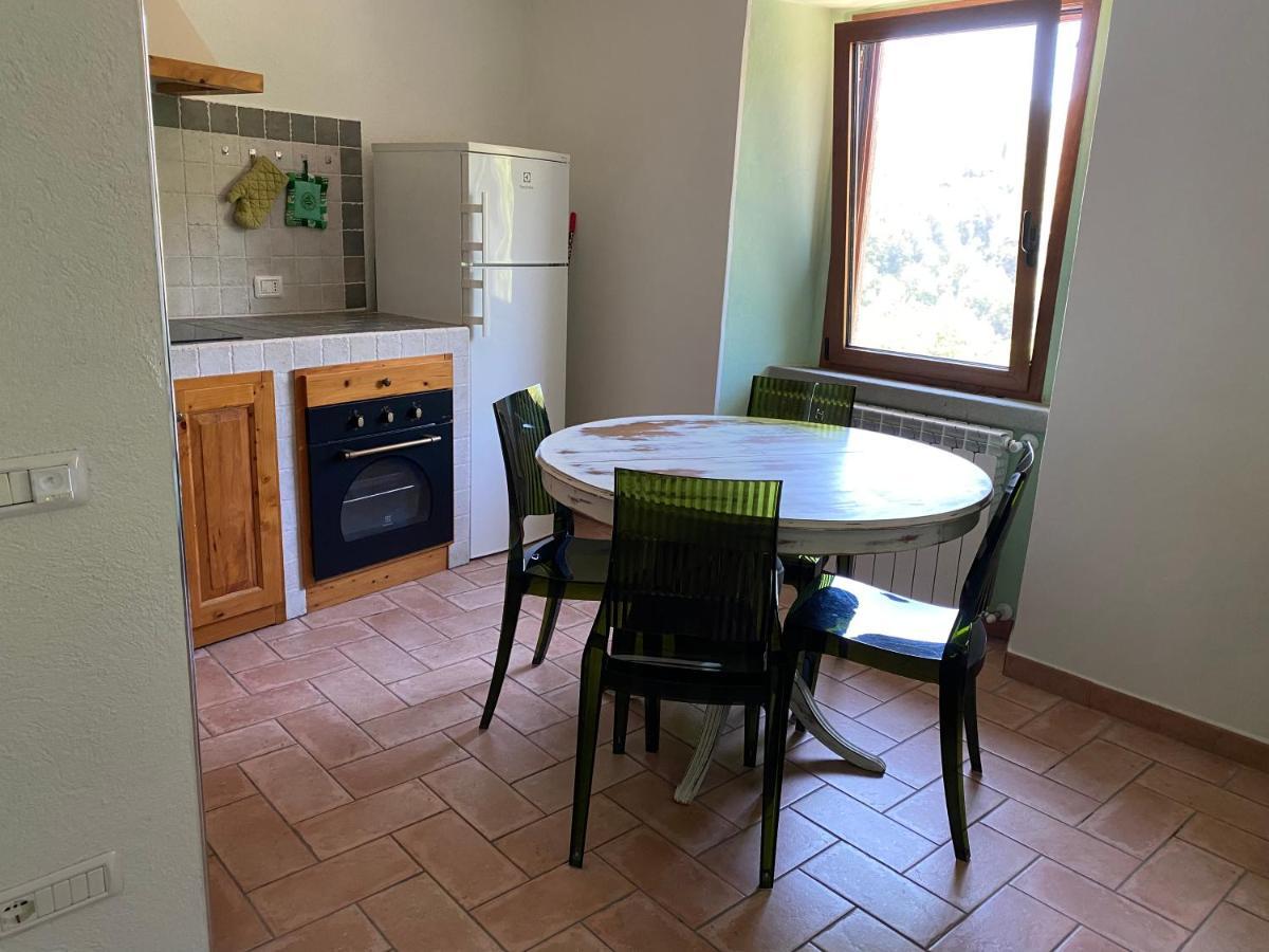 Mini Appartamenti Nonna Nella Barbarasco Bagian luar foto