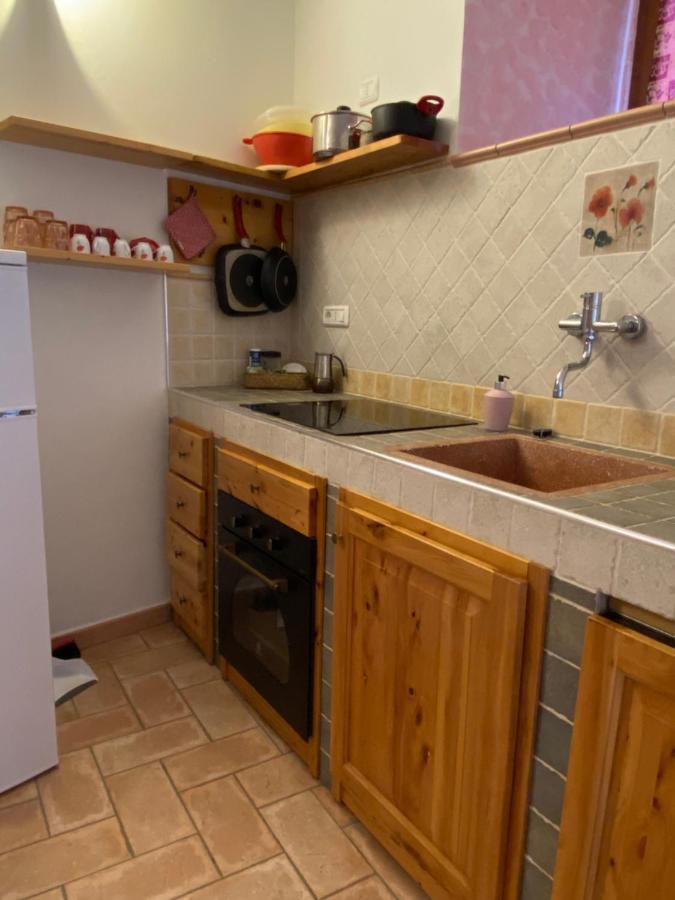 Mini Appartamenti Nonna Nella Barbarasco Bagian luar foto