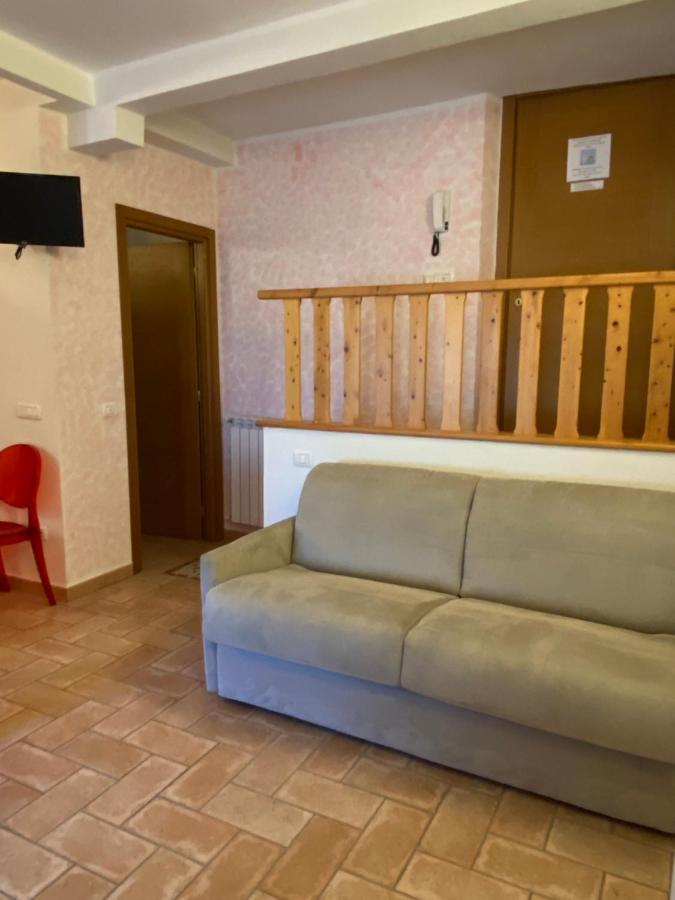 Mini Appartamenti Nonna Nella Barbarasco Bagian luar foto