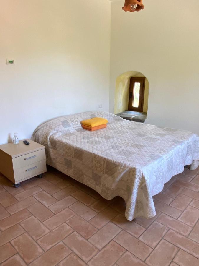 Mini Appartamenti Nonna Nella Barbarasco Bagian luar foto