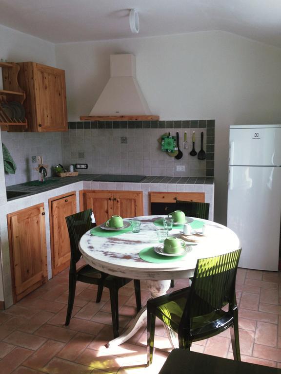 Mini Appartamenti Nonna Nella Barbarasco Bagian luar foto