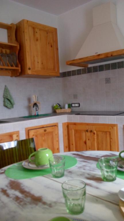 Mini Appartamenti Nonna Nella Barbarasco Bagian luar foto