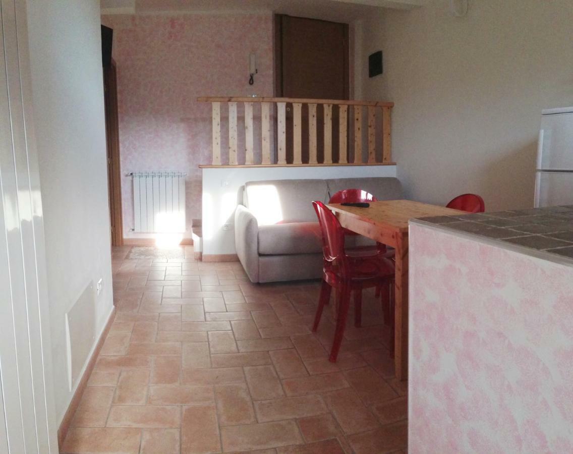 Mini Appartamenti Nonna Nella Barbarasco Bagian luar foto