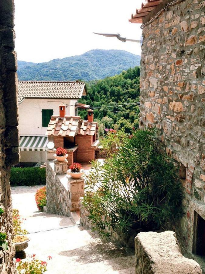Mini Appartamenti Nonna Nella Barbarasco Bagian luar foto