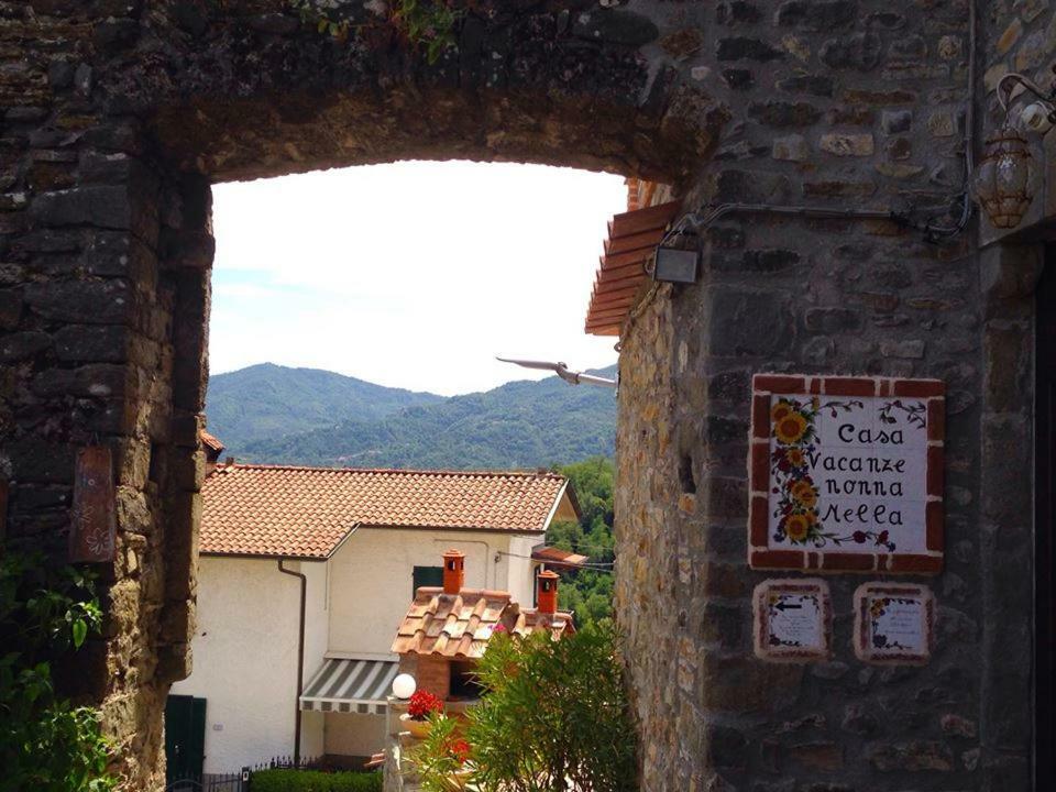 Mini Appartamenti Nonna Nella Barbarasco Bagian luar foto