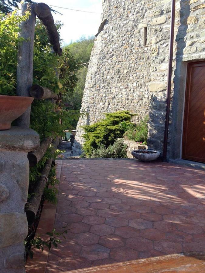 Mini Appartamenti Nonna Nella Barbarasco Bagian luar foto